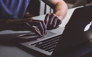 e星体育APP-罗马3轮不胜被挤出前6 穆里尼奥炮轰裁判抱怨伤病